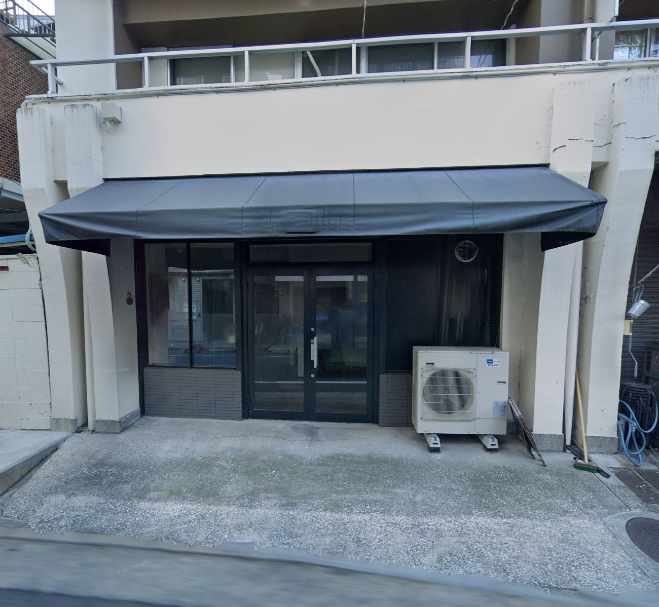 中目黒駅徒歩3分！ 目黒川沿いの路面BAR居抜き